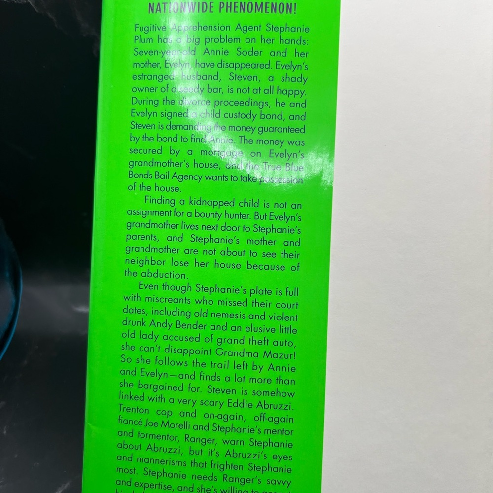 Janet Evanovich 'Hard Eight' Novel - Green Cover - Picture 5 of 6